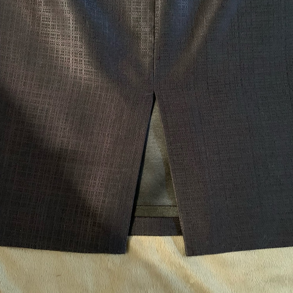 Tahari dark purple pencil skirt. Size 4. EUC. - Picture 4 of 7